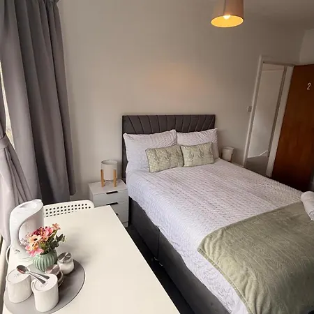 Pansiyon Lirios Room, Shered House Bristol